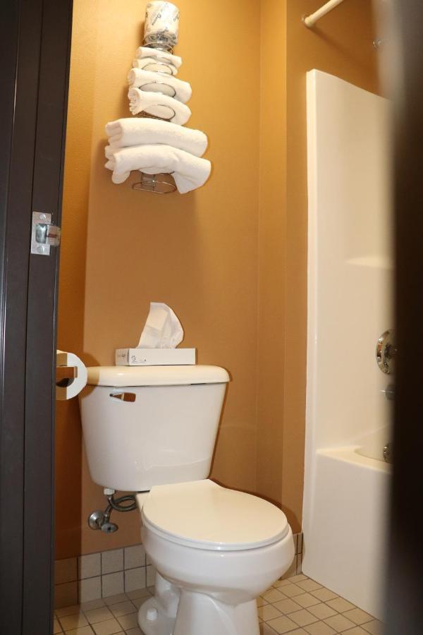 Prairie Inn Holmen La Crosse Area ภายนอก รูปภาพ
